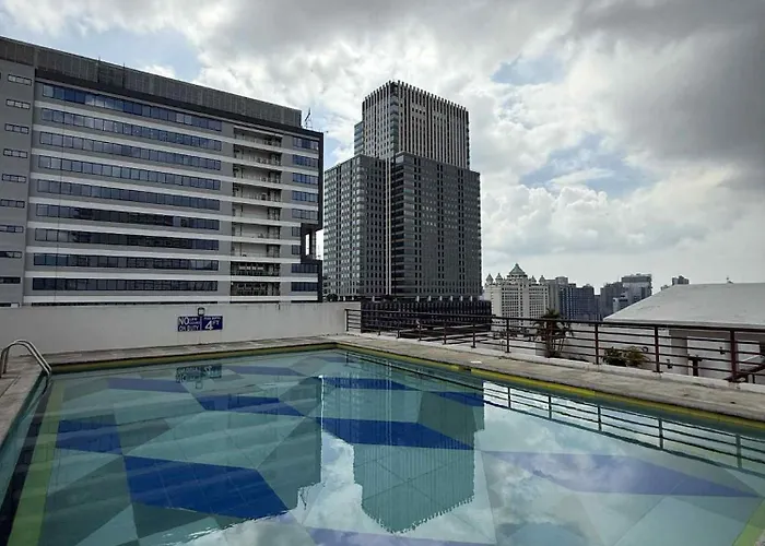 Penthouse A Near It Park 4* 宿务