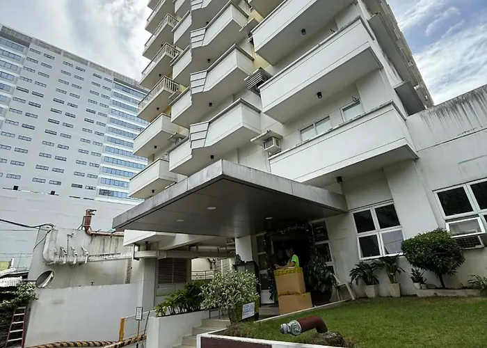 Penthouse A Near It Park 4*